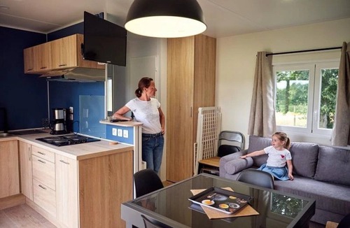 Caro House | ZEcamping 4* espace bien-être avec jacuzzi et sauna cadre verdoyant