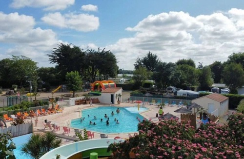 Challans House | ZEcamping 4* familial espace aquatique dog friendly locatif TV BBQ