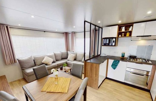 Gastes House | ZEcamping 4* familial piscine couverte chiens acceptés locatif clim