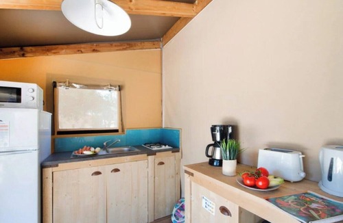 Saumur Cabin | ZEcamping 4* familial piscine couverte locatif TV BBQ 35m2
