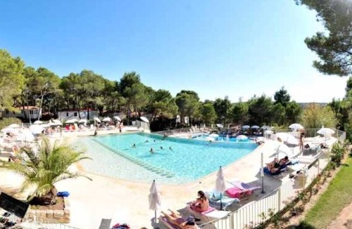 Castelnau-de-Guers House | ZEcamping 4 étoiles piscine chiens acceptés mobil-home TV 30m2 4 pers