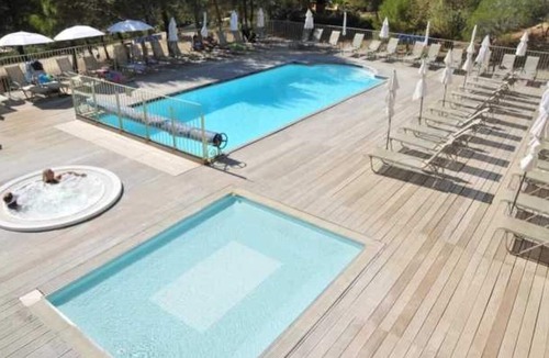 Castelnau-de-Guers House | ZEcamping 4 étoiles piscine dog friendly mobil-home TV 30m2 6 pers