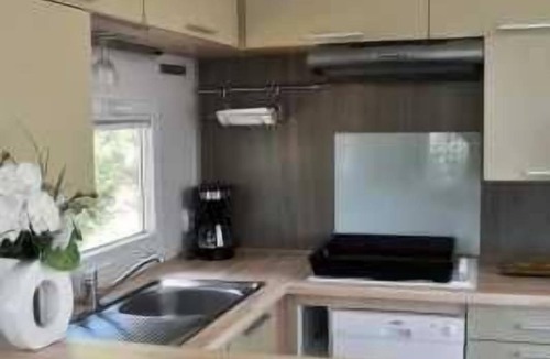 Castelnau-de-Guers House | ZEcamping 4 étoiles piscine mobil-home TV 32m2 4 pers