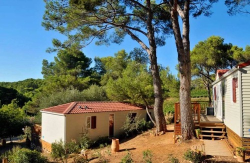 Castelnau-de-Guers House | ZEcamping 4 étoiles piscine pet friendly mobil-home TV clim 40m2