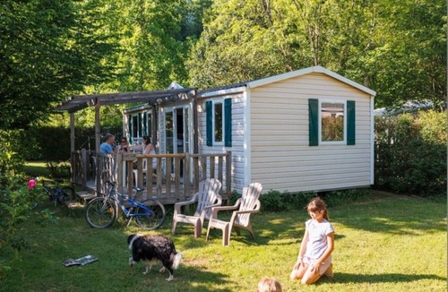 Montels House | ZEcamping 4* pet friendly club enfant piscine bar et restanrant