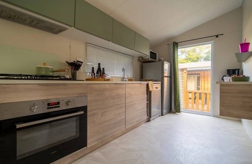 Laroque-des-Alberes House | ZEcamping 4* animé piscine couverte pet friendly locatif TV BBQ clim