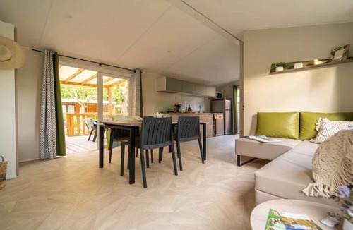 Laroque-des-Alberes House | ZEcamping 4* animé piscine couverte pet friendly locatif TV BBQ clim