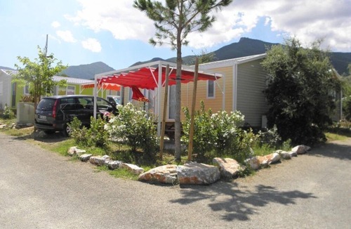 Laroque-des-Alberes House | ZEcamping 4* animé piscine couverte pet friendly locatif TV BBQ clim