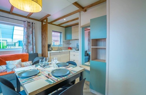 Saint-Jean-de-Monts Ski Chalet | ZEcamping 4 étoiles tente TV LV BBQ 27m2