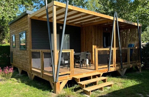 Saint-Jean-de-Monts Ski Chalet | ZEcamping 4 étoiles tente TV LV BBQ 27m2
