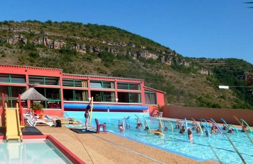 Saint-Rome-de-Tarn House | ZEcamping 4 étoiles animé piscine chiens acceptés chalet TV clim