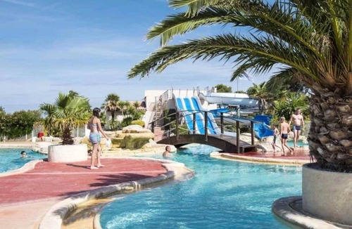 Les Cabanes de Fleury House | ZEcamping 4* locatif TV LV clim 21m2