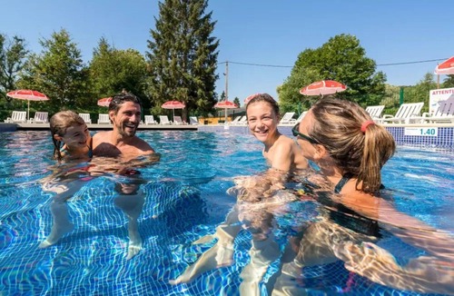 Nesles-la-Vallee House | ZEcamping 4* pet friendly avec piscine chauffée et pataugeoire