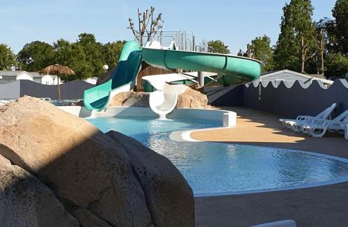 Angles Other | ZEcamping 4 pet friendly terrain multisports piscine couverte