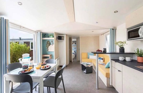 Beauvoir-Wavans House | ZEcamping 4* piscine couverte piscine chauffée locatif TV 8 pers