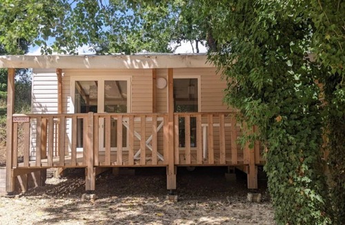 Rochegude House | ZEcamping 4* piscine chauffée chalet TV clim 26m2