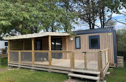 Apremont House | ZEcamping 4* piscine couverte jacuzzi sauna mobil-home TV BBQ 33m2