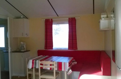 Apremont House | ZEcamping 4* piscine couverte sauna jacuzzi locatif TV BBQ 24m2 4 pers
