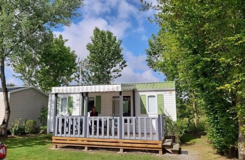 Apremont House | ZEcamping 4* piscine couverte sauna jacuzzi locatif TV BBQ 24m2 4 pers