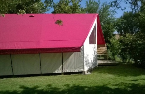 Apremont House | ZEcamping 4* piscine couverte chiens acceptés tente BBQ 21m2 5 pers