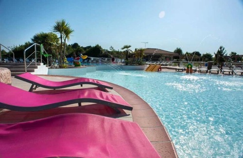 Gastes House | ZEcamping 4* piscine couverte locatif clim 36m2
