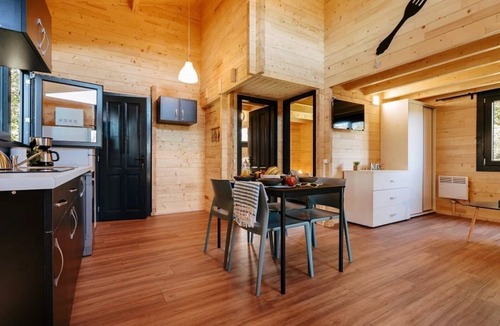 Caro House | ZEcamping 4* piscine couverte locatif TV LV 52m2