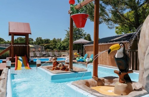 Caro House | ZEcamping 4* piscine couverte locatif TV LV 52m2