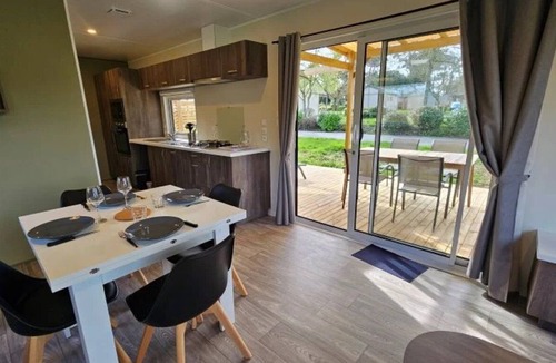 Caro House | ZEcamping 4* piscine couverte locatif TV LV BBQ 40m2