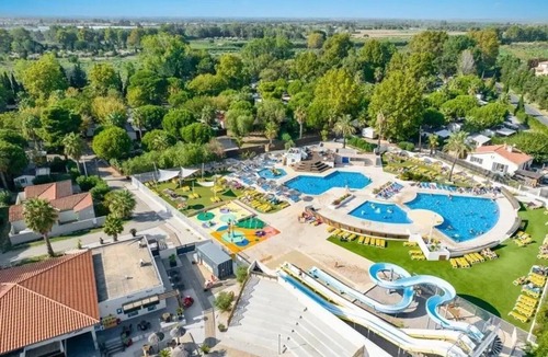 Secondigny House | ZEcamping 4* piscine chauffée pet friendly animations locatif BBQ 33m2