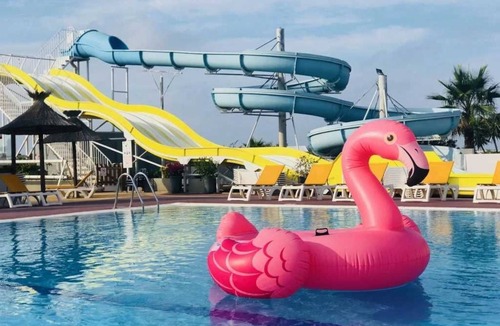 Lattes House | ZEcamping 4* toboggans club enfant locatif clim 36m2 8 pers