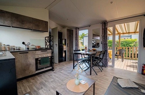 Brem Sur Mer House | ZEcamping 5 étoiles locatif TV LV BBQ 32m2
