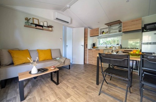 Brem Sur Mer House | ZEcamping 5* 1km plage espace aquatique locatif TV BBQ clim 32m2