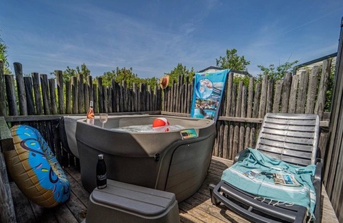 Brem Sur Mer House | ZEcamping 5* 1km plage espace aquatique locatif TV BBQ clim 32m2