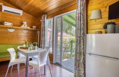 Argeles-sur-Mer Ski Chalet | ZEcamping 5* espace aquatique locatif TV LV BBQ 28m2