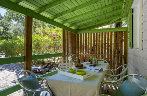 Argeles-sur-Mer Ski Chalet | ZEcamping 5* espace aquatique locatif TV LV BBQ 28m2