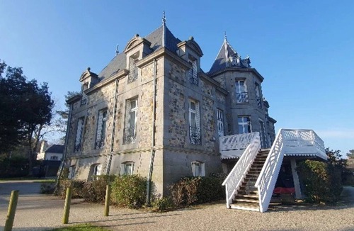 Saint-Ideuc Apartment | ZEcamping dog friendly locatif TV LV 6 pers
