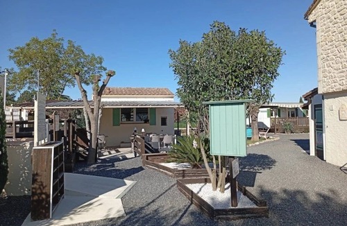 Massillargues-Attuech Ski Chalet | ZEcamping 3 étoiles piscine animaux acceptés chalet BBQ 34m2 4 pers