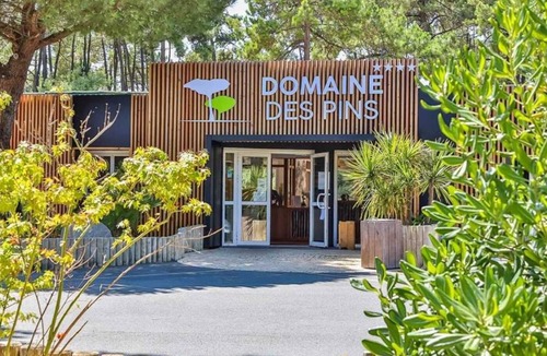 Saint-Hilaire-de-Riez Apartment | ZEcamping 4* animé piscine couverte 2km plage locatif TV 19m2 2 pers