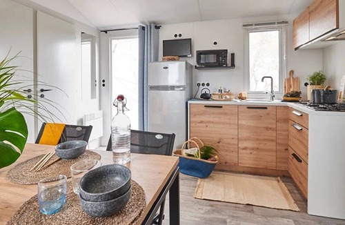 Talmont-Saint-Hilaire House | ZEcamping 3* familial piscine couverte mobil-home TV BBQ 27m2