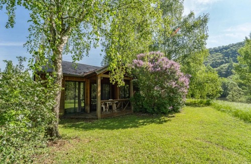 Saint-Germain-du-Teil Ski Chalet | ZEcamping piscine chauffée chalet TV LV BBQ 31m2 4 pers
