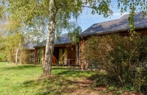 Saint-Germain-du-Teil Ski Chalet | ZEcamping piscine chauffée chalet TV LV BBQ 31m2 4 pers