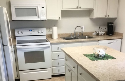Riverside Apartment | Zee’s hideaway 3-4441