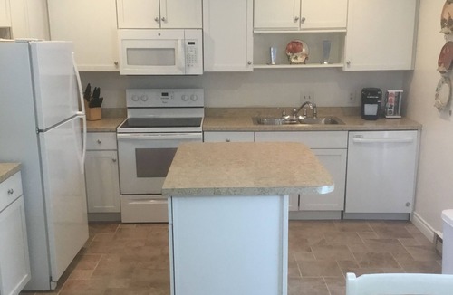 Riverside Apartment | Zee’s hideaway 4-4443
