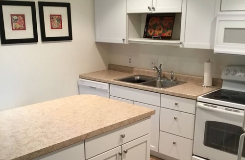 Riverside Apartment | Zee’s hideaway 4-4443