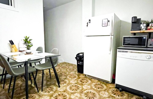 Ville-Emard Apartment | Zen & Artistic apartment n15 min from Downtown by transit nNear Attractions