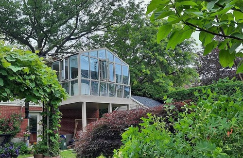 Saint-Bruno-de-Montarville Apartment | Zen et Romantique au Pied de la Montagne