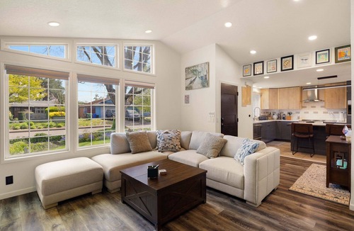 Harlow House | Zen Den - 10 Minutes To Autzen & Downtown 2 Bedroom Home