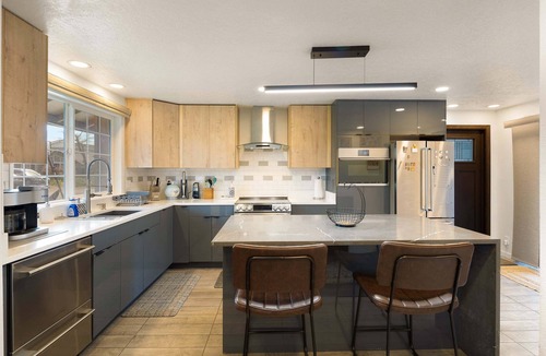 Harlow House | Zen Den - 10 Minutes To Autzen & Downtown 2 Bedroom Home