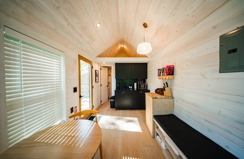 Coldspring House | Zen Den Cabin (Houston)