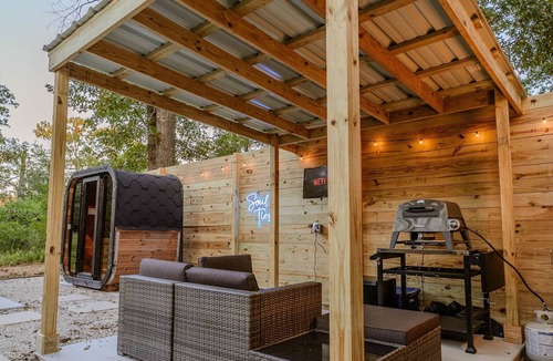 Coldspring House | Zen Den Cabin (Houston)